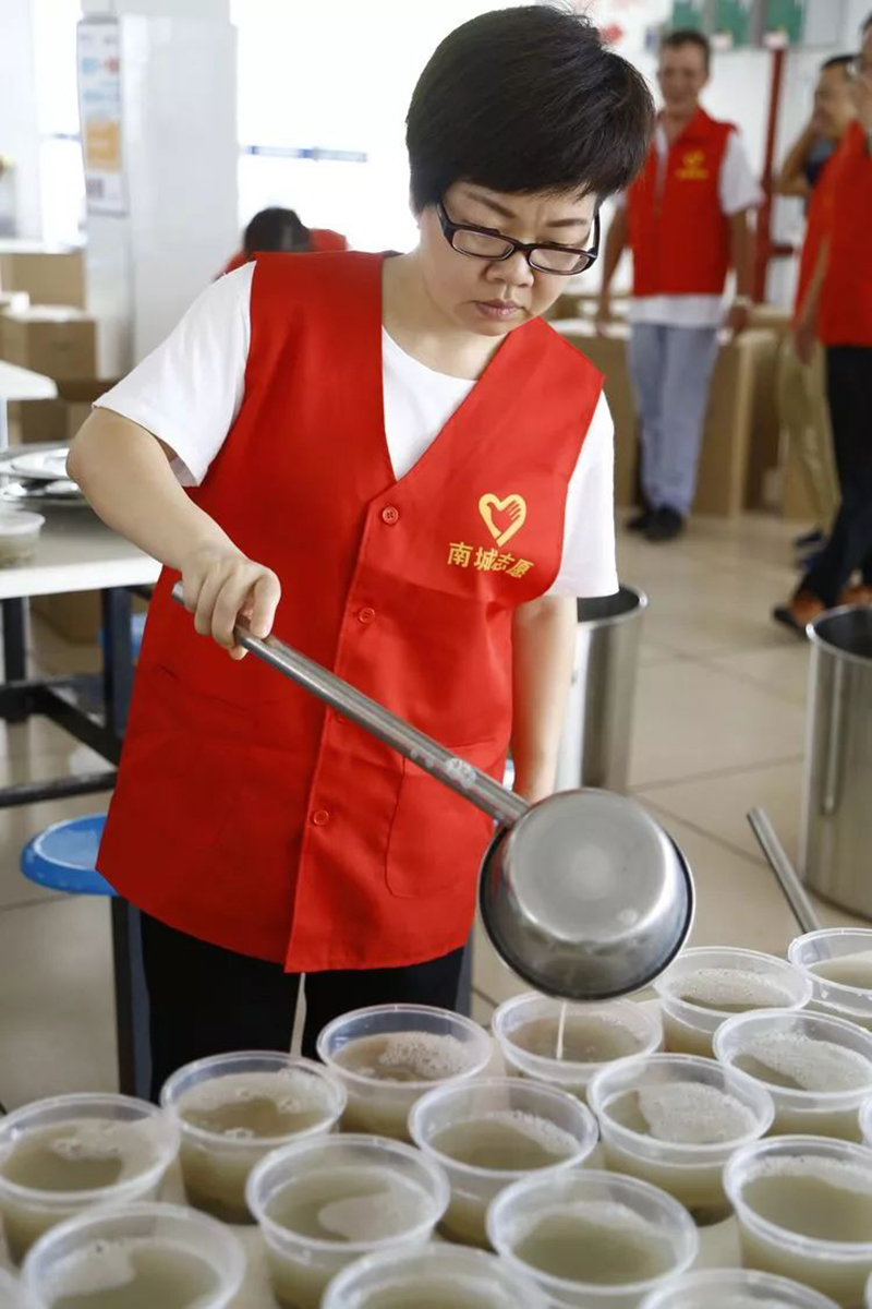 “炎炎夏日，爱心传递”夏季送清凉活动