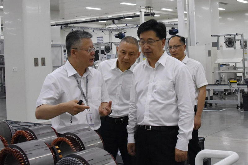 Chen Jinbiao, Secretary of the Party Group and Deputy Director of the Standing Committee of the Provincial People's Congress,conducted research activities in the company
