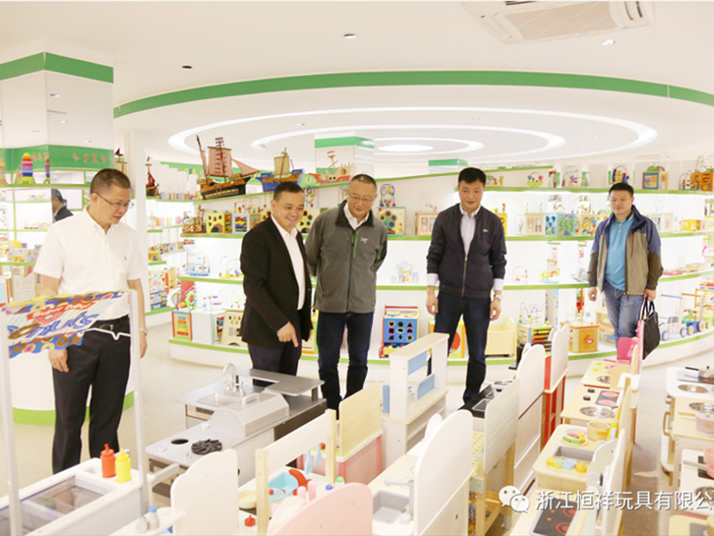 Liang Yinan, Secretary of the Party Committee of Lishui Vocational and Technical College, and his entourage visited the company for research and guidance