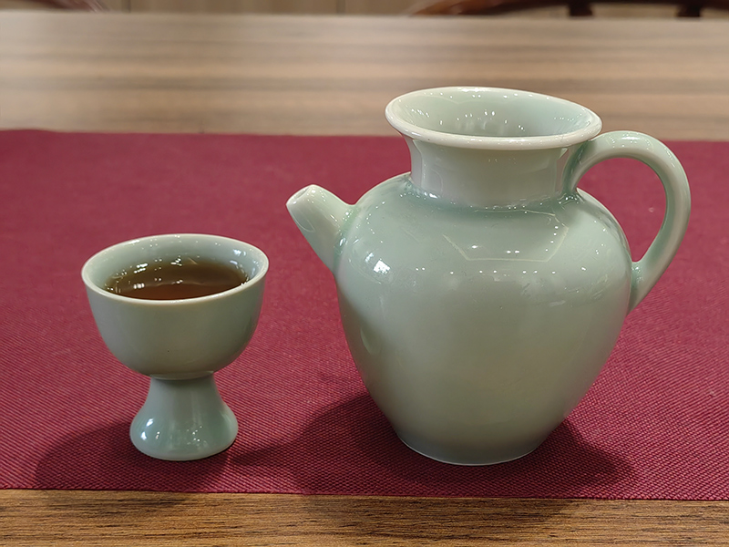 粉青高足杯酒具