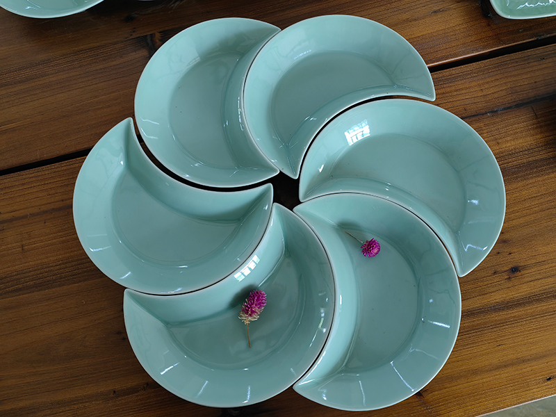 粉青月壳形餐具组合