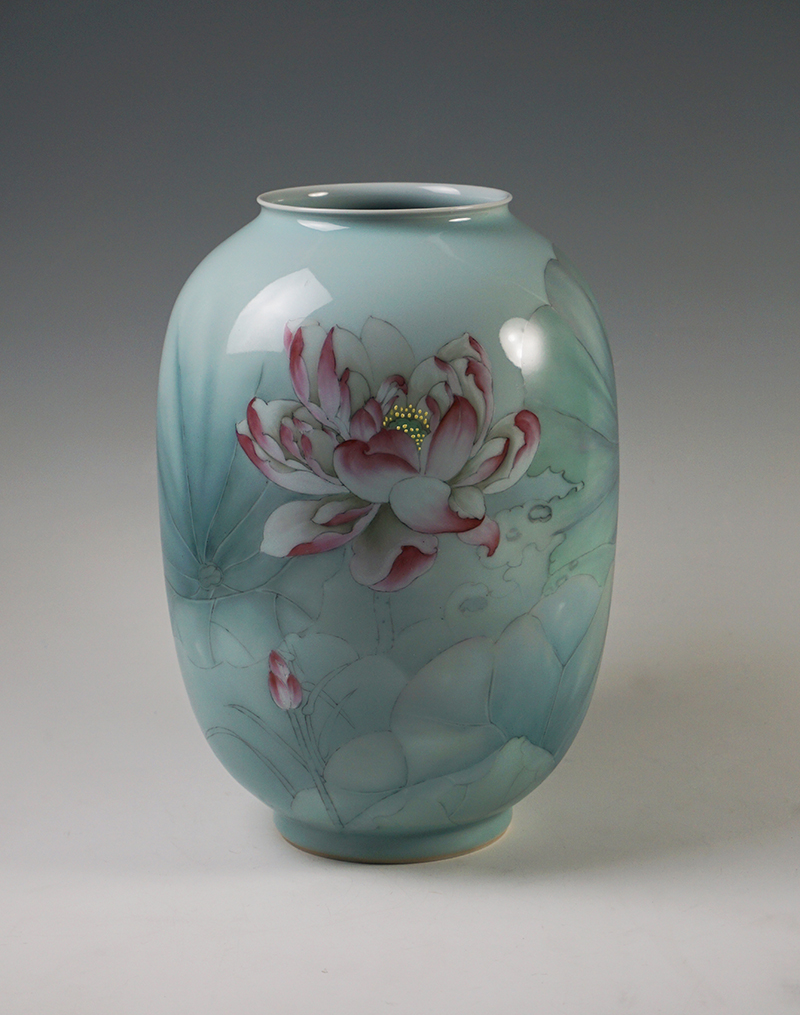 粉青釉上彩荷花冬瓜瓶
